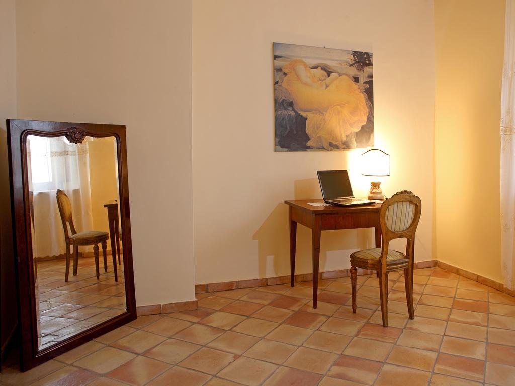 Palazzo Madeo - Residenza D'Epoca Acomodação com café da manhã Crosia Exterior foto