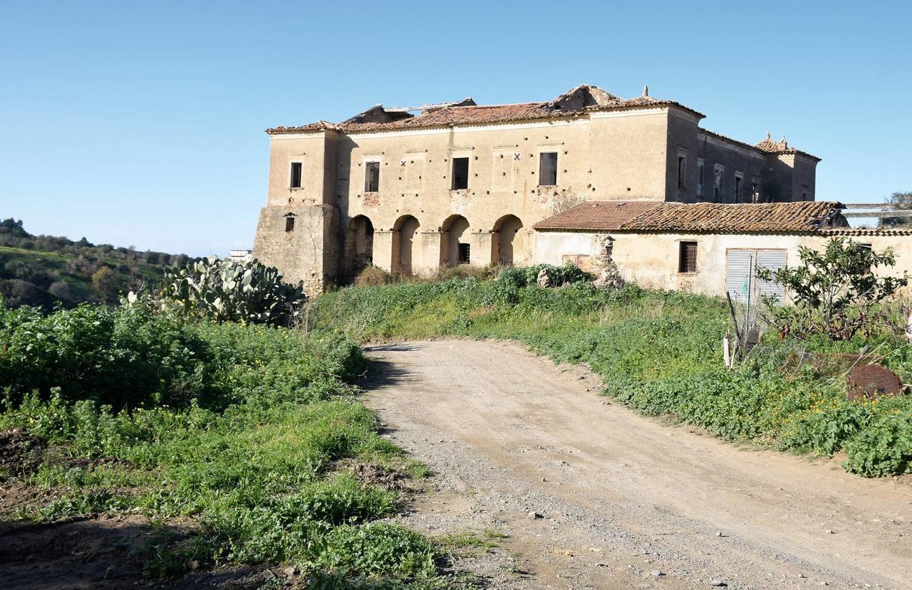 Palazzo Madeo - Residenza D'Epoca Acomodação com café da manhã Crosia Exterior foto